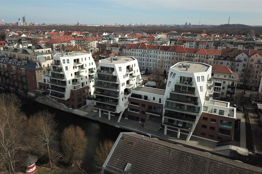 Riverhouse Luftaufnahme Wasserseite Gesamt