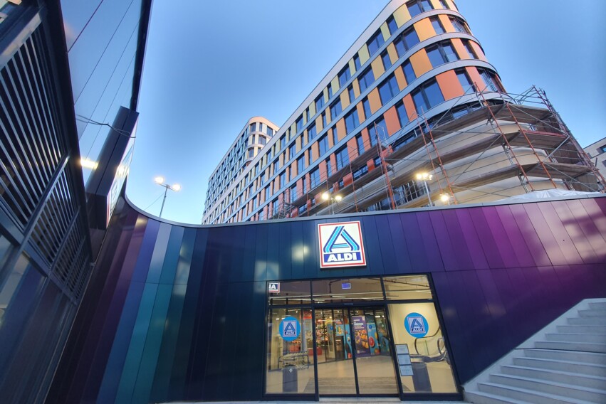 Johannistor - Eingang Supermarkt