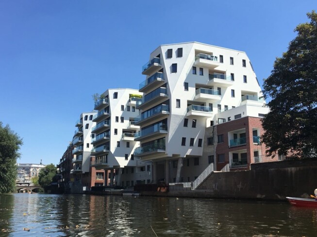 Riverhouse Blick von Wei&szlig;er Elster Querformat