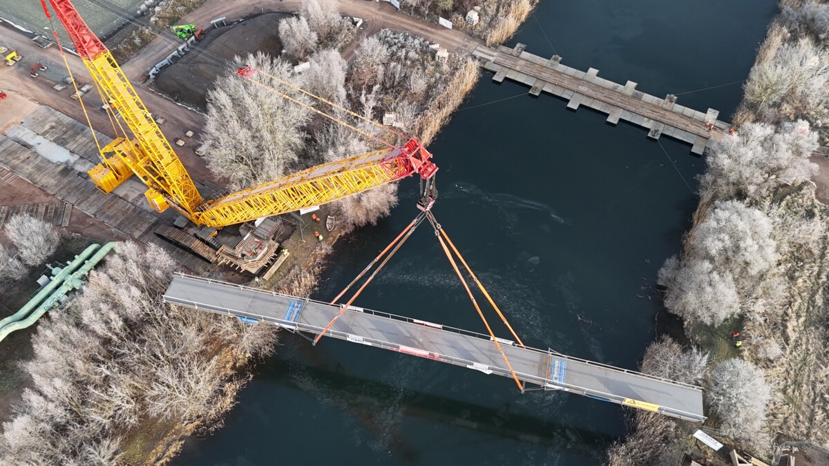 Br&uuml;cke Ruderkanal Einheben Br&uuml;cke 3