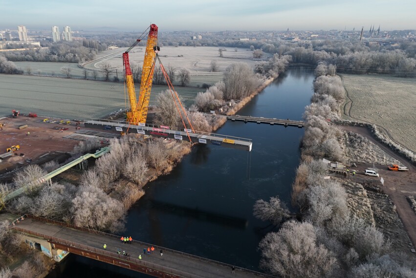 Brücke Ruderkanal Einheben der Brücke 1 Brücke Ruderkanal Einheben der Brücke 1