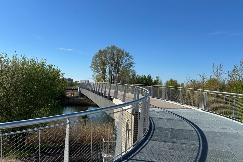 Brücke Ruderkanal Fahrbahn Brücke Ruderkanal Fahrbahn